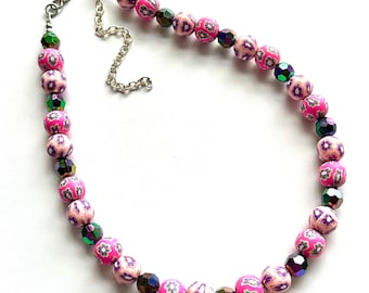 Collar geométrico de arcilla terrosa con diseño floral rosa, joyería llamativa de una sola hebra, con flores tribales, arcoíris, colores negro, rubor, rosa intenso, para uso diario.