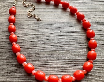 Rödorange halsband, lager på lager Enkelsträngade statementsmycken, ljust läppstiftsröda grova haklappsmycken för brudtärnor, rött halsband med pärlor