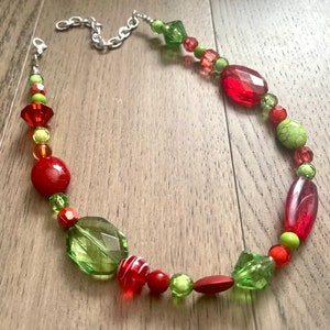 Weihnachtskette, Rot & Grün Weihnachtsschmuck, Weihnachtsschmuck, rotgrüner Schmuck, Perlen Weihnachtsgeschenk