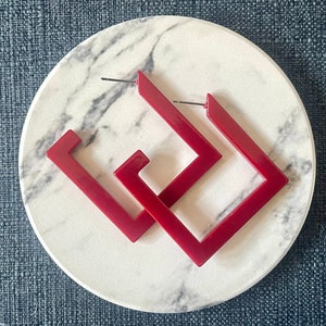 Orecchini Maroon Geometric Hoop, orecchini quadrati, gioielli in guscio di tartaruga, orecchini rossi, orecchini pendenti in lucite acetato acrilico a cerchi