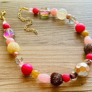 Pink Party Single Statement Necklace, Chunky Jewelry Big Beaded Necklace, dark hot pink Necklace, magenta Jewelry bubble earrings gold