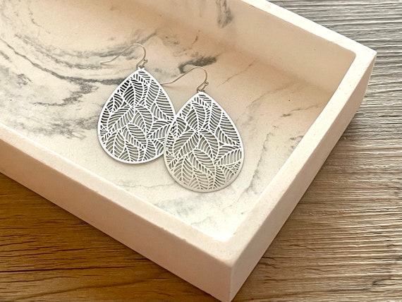 Aggregate more than 145 silver filigree leaf earrings