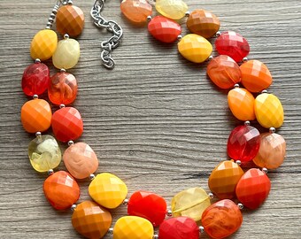 Gebreide statementketting herfstvest, rood geeloranje, statementketting met 2 strengen, herfstkleuren, dikke herfstketting, mosterdkralen