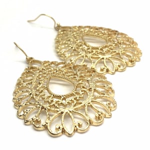 Boucles d&#39;oreilles en filigrane brillant, boucles d&#39;oreilles en filigrane en métal en forme de goutte d&#39;or, bijoux en filigrane, boucles d&#39;oreilles en dentelle découpée bijoux en or métallique, géométrique en métal
