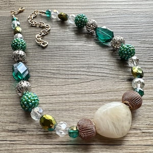 Collar de declaración de cuentas grandes de una sola hebra verde esmeralda, collar de cuentas de joyería de vidrio de oro plateado, collar de cuentas verdes, dama de honor