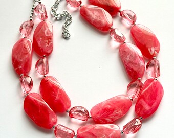 Collier tendance double rang rose fuchsia, gros bijoux magenta en perles, mariage rose poudré, parure de bijoux rose clair géométrique 2