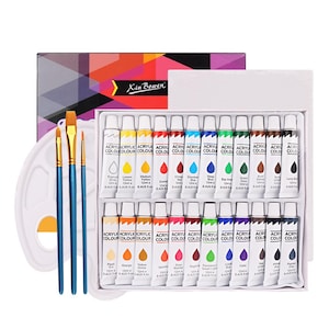 Op de afbeelding: Een set van 24 tubes Xin Bowen acrylverf, elk met 12 ml inhoud, gerangschikt in een witte tray. De set bevat drie penselen met blauwe stelen en een wit kunststof palet met een duimgat, verpakt in een doos.