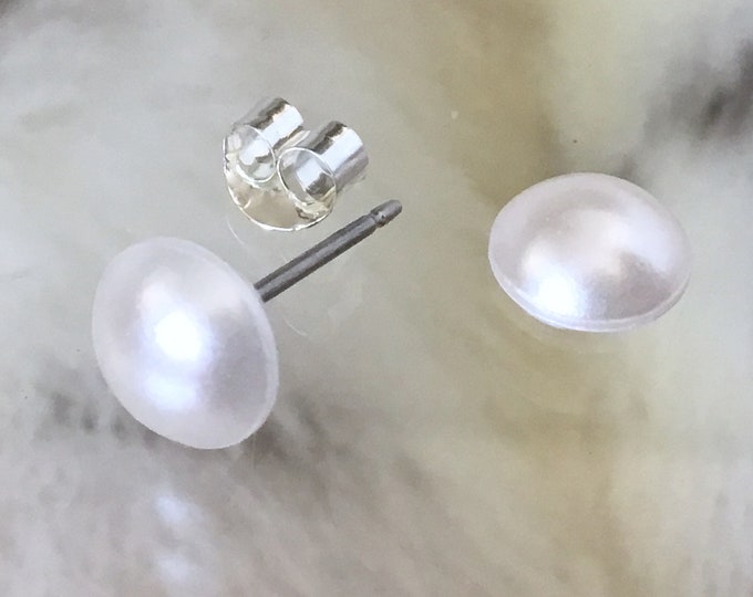 Light Ivory Pearl earring Off White stud post Crystal Beige Half dome 7mm Hypo Titanium Winter White Wedding Jewelry Bride Bridesmaid Gift