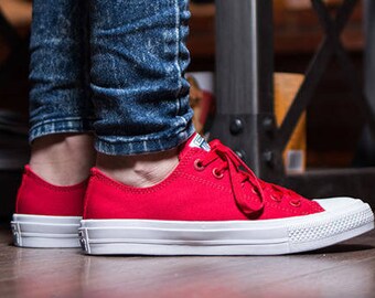 mono red converse