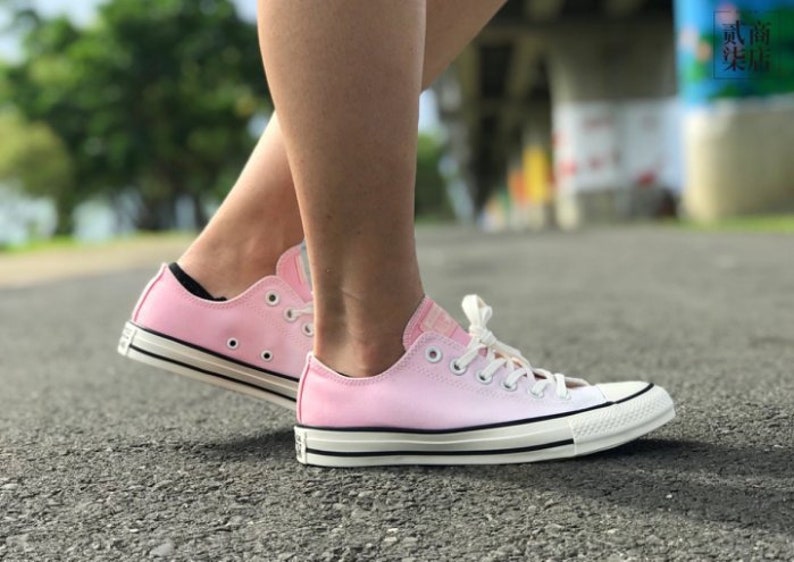 converse pink ombre