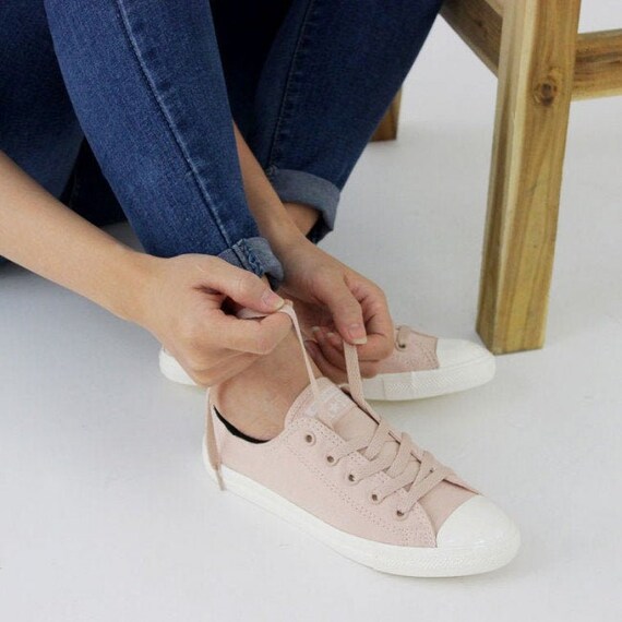converse dainty beige