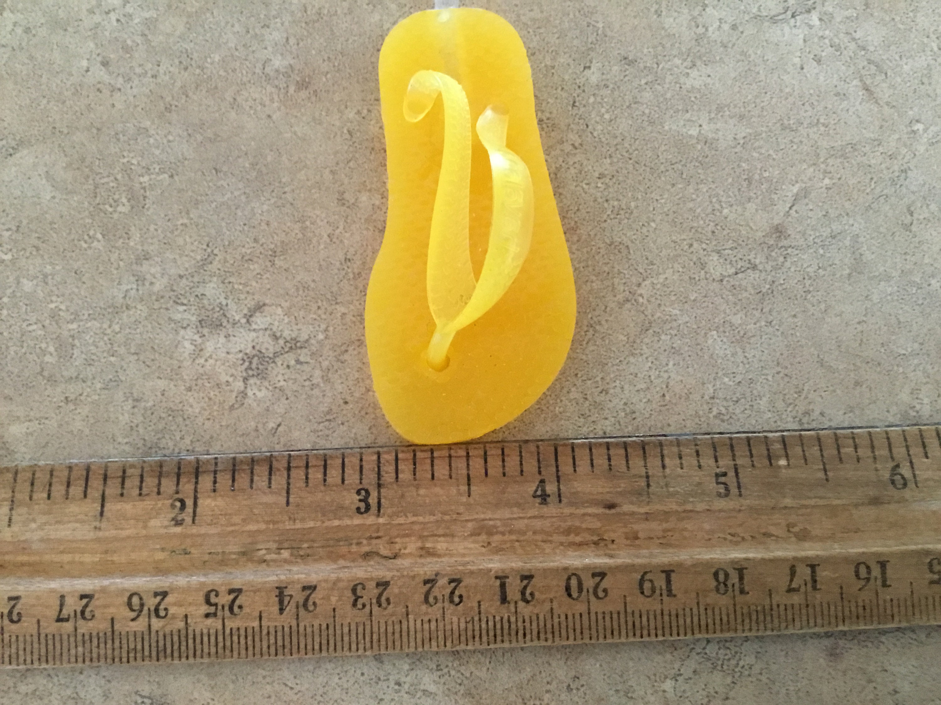 havaianas keychain