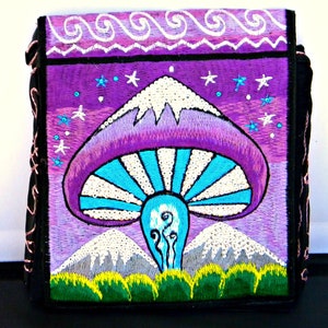 Lila Geldbörse Hippie Hobo Tasche Custom Psychedelic Pilz mit Swarovski Crystal Bling Nepal Cross Body Messenger Pink Grün Blau Braun Geschenk