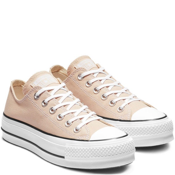 beige converse sneakers
