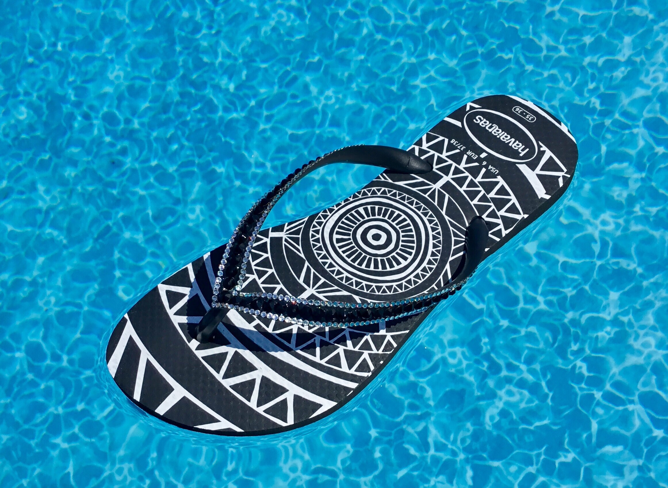 black havaianas with gem