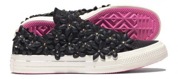 black and pink converse