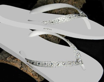 Chinelos de cristal, cano alto branco, sandálias largas e rasteiras brasileiras brilhantes, chinelos de cristal, joia personalizada de lua cheia, tanga de praia para noivas, sapatos de casamento com strass