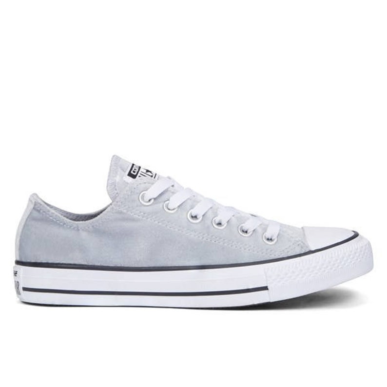 Silber grau Converse samt Chuck Taylor Low Top Custom ...