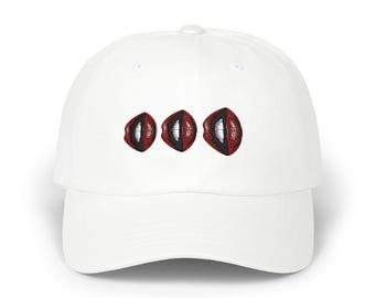 Dad Cap – Baseballkappe mit drei roten Lippenprints und Stickerei