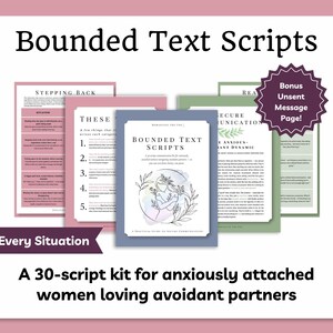 Op de afbeelding: Een verzameling Bounded Text Scripts documenten met een centrale gids met een lijntekening van een persoon die zichzelf omhelst, omringd door roze en groene pagina's, inclusief een paars sterlabel met de tekst Bonus Unsent Message Page.