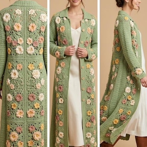 Könnte beinhalten: Eine lange, salbeigrüne Häkelstrickjacke mit durchgehender Knopfleiste, klassischem Kragen und langen Ärmeln. Das Kleidungsstück ist mit einem komplexen, erhabenen Blumenmuster in Creme-, Gelb- und Altrosatönen über die gesamte Fläche verziert.