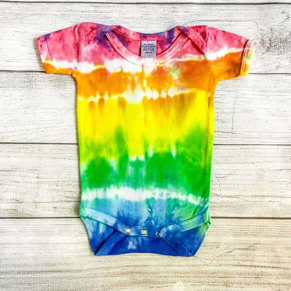 Custom Tie Dye Baby Onesie - Toutes les tailles, couleurs et design que vous voulez!