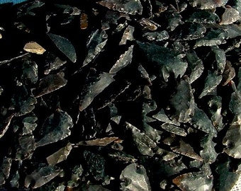25 bulk arrowheads reproduction black stone points for arts,crafts,necklaces,earrings,wire wrapping,scrapbooking, projects crafting bulk pk