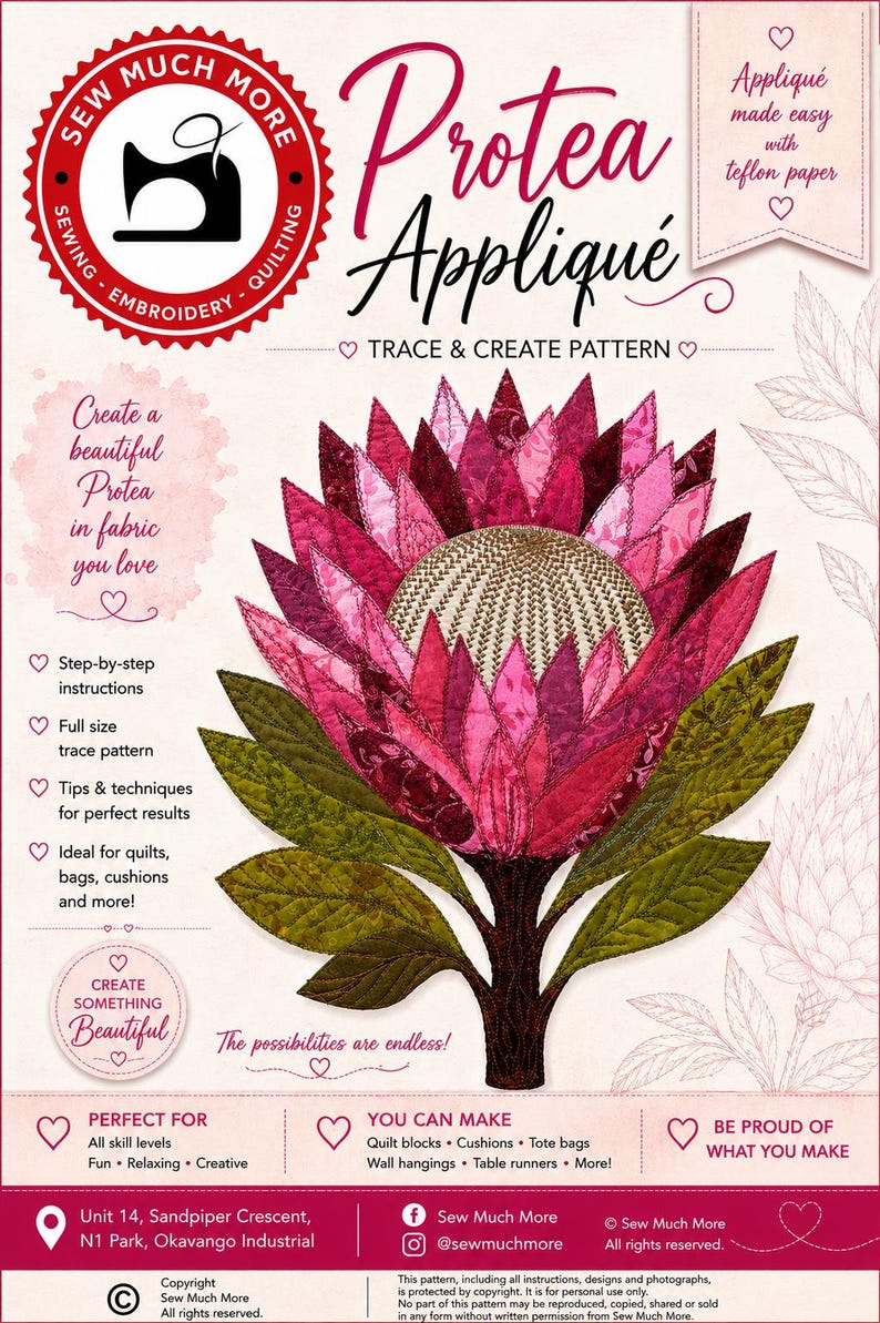 K&ouml;nnte beinhalten: Ein Protea Applique Paus- und Erstellungsmusterbogen von Sew Much More. Das Design zeigt eine gro&szlig;e, mehrschichtige rosa und burgunderrote Stoffblume mit einer strukturierten Mitte und gr&uuml;nen Bl&auml;ttern, begleitet von Text und Symbolen.
