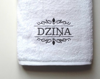 Benutzerdefinierte Stickerei, personalisiertes monogrammiertes Hand- und Badetuch / individuelles Geschenk / Initialen Name auf / Maroon Navy Grey White Beige Brown Towel