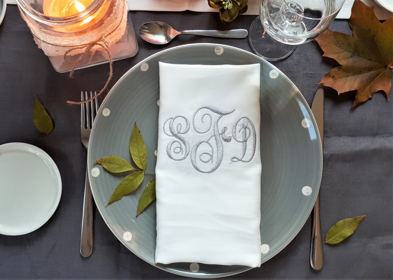 Serviettes de table en lin personnalisées à monogramme brodé / Serviette de table en coton / Serviettes de table à cocktail / Cadeau pour hôtesse image 1