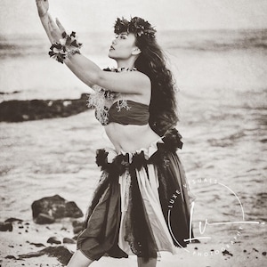 Hula Kahiko photography print, Hula kahiko wall art, Hawaiian home decor, hula dancer on beach, sepia hula picture, kahiko poster
