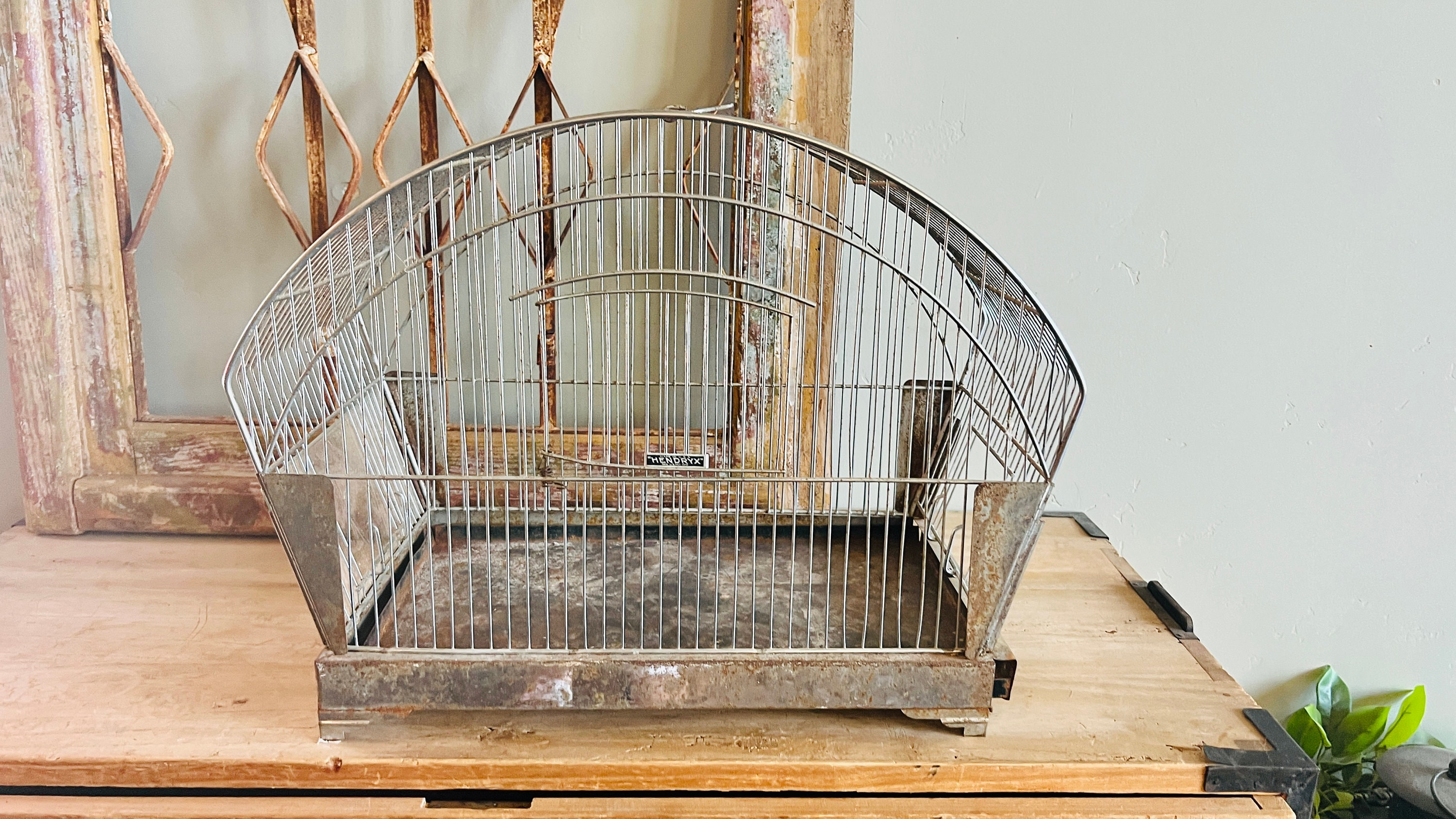 VINTAGE VICTORIAN STYLE ART DECO HENDRYX HANGING METAL WIRE DOME BIRD CAGE