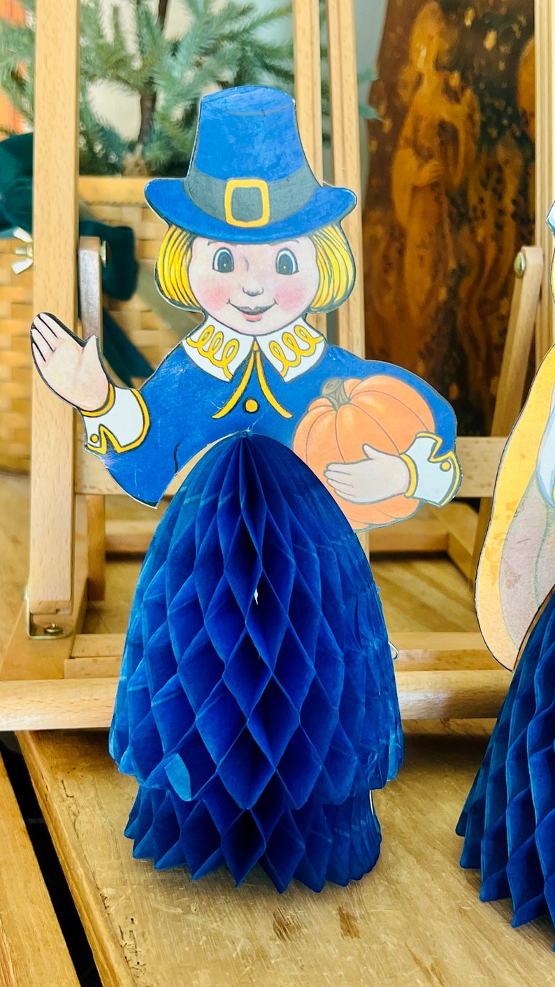 Vintage Honeycomb Pilgrim Couple Honeycomb Pilgrim Bear Die Cut ...