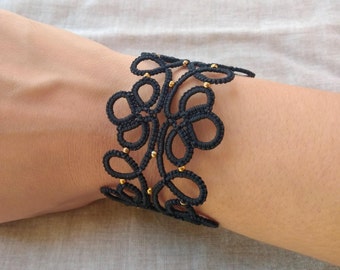 Black lace tatted bracelet , tatting lace , frivolite bracelet , lace bracelet , tatting jewelry