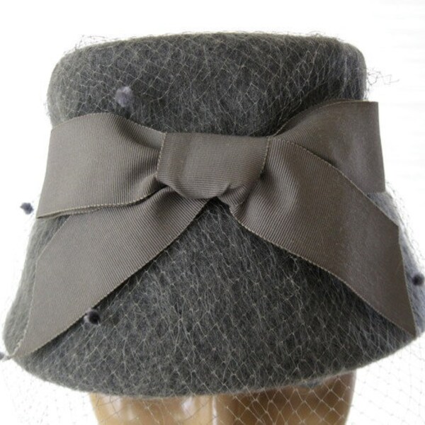 vintage. GRIS. de fieltro. LANA. de la red. ARCO. década de 1960.