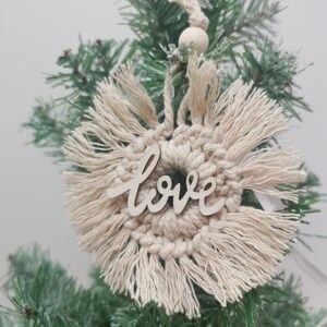 Copo de nieve/mini estrella| Adorno Navideño Artesanal con Cuentas de Madera | Colección Navidad 2026 "La Magia en 13 Detalles" |