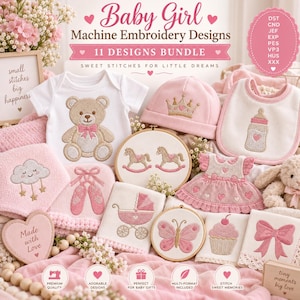 Puede incluir: Una colección de diseños de bordado a máquina con temática de bebé que incluye un osito de peluche en un body blanco, una corona en un gorro rosa, un biberón en un babero, una nube, zapatillas de ballet, un caballito de madera, un vestido y un lazo.