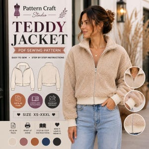 Puede incluir: Una chaqueta tipo teddy de color beige con cuello alto, mangas largas y cierre de cremallera frontal. La chaqueta presenta puños y dobladillo acanalados. La imagen incluye texto para un patrón de costura PDF titulado Pattern Craft Studio Teddy Jacket.