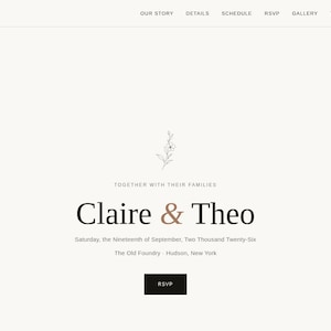 Könnte beinhalten: Eine Hochzeits-Website-Startseite mit cremefarbenem Hintergrund und den Namen Claire & Theo in schwarzer und brauner Schrift. Sie enthält eine florale Strichzeichnung, das Datum Samstag, den 19. September 2026, und einen schwarzen RSVP-Button.
