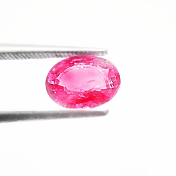 Purplish Pink Sapphire Oval 1.60 Carats with Certificate