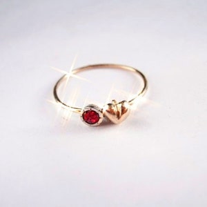 &quot;Herzring aus 14K Gold und Rubin aus der &quot;&quot;Sweet leuchtenden&quot;&quot; Kollektion.&quot;
