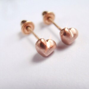 Zarcillos de Mini Corazones en oro rosado Solido de 10K para bebes