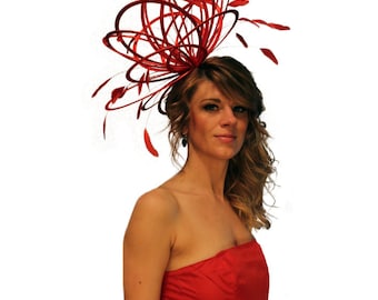 赤い大きな羽のファシネーターハット - 花嫁の母、女性の日に最適 - 羽とサテンの色を自由に選択