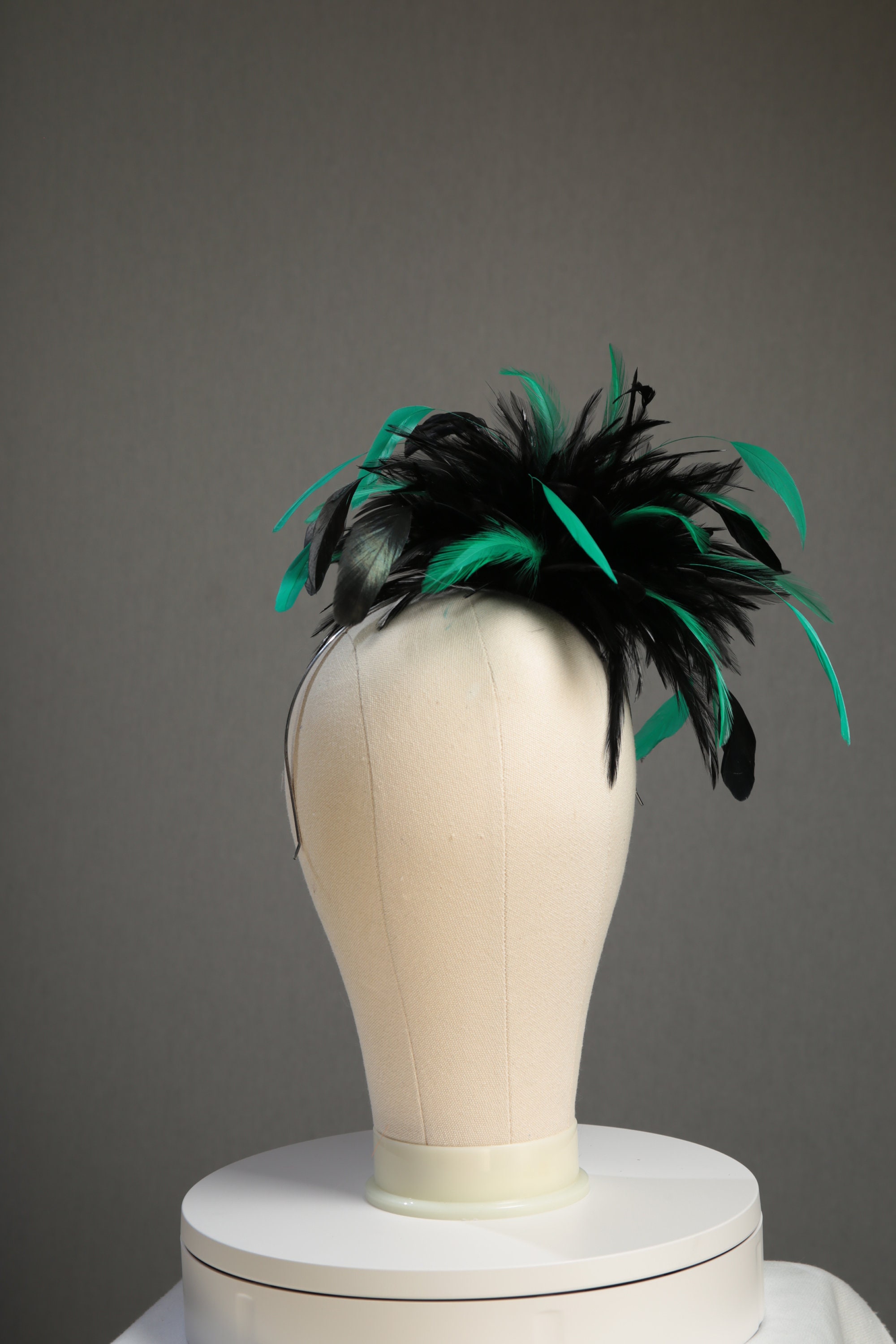 Black and Emerald Green Feather Fascinator Hat - Wedding  display picture 3