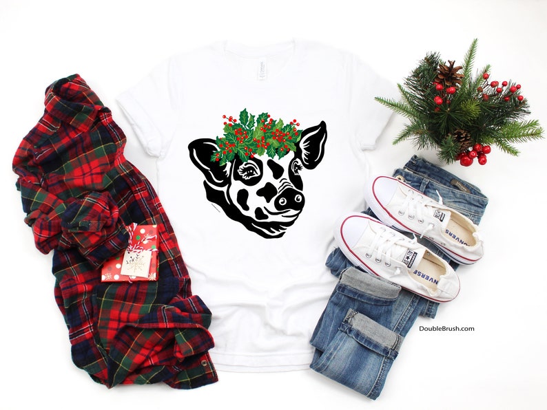 Funny Pig Farm Shirts Pig Print Farmhouse Christmas Merry Christmas Pig Shirt Graphic Fun Tees Cute Holiday Womens T-Shirt Holly Crown