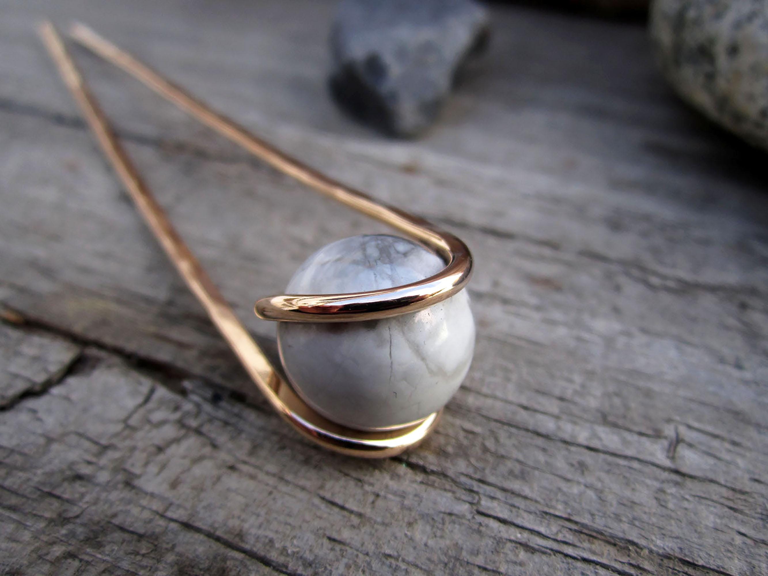Howlite Hair Fork in Bronze With Natural Stone Sphere - Your  display picture 2