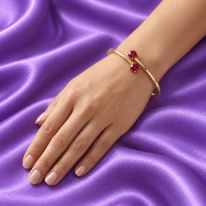 Labbskapat armband med bypass-ring i rött rubin, armband med två stenar, present till henne