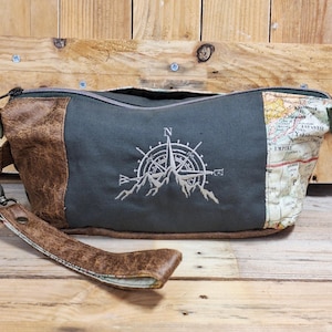 Grande beauty case da uomo ricamato - multimateriale dal design originale - spirito da viaggio e avventura - tessuto con mappa, ricamo di montagna