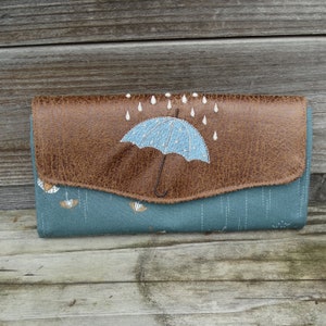 Cartera grande de mujer en polipiel camel, en tejido gris azul con bordado de paraguas, 12 tarjeteros, gran compañera boho