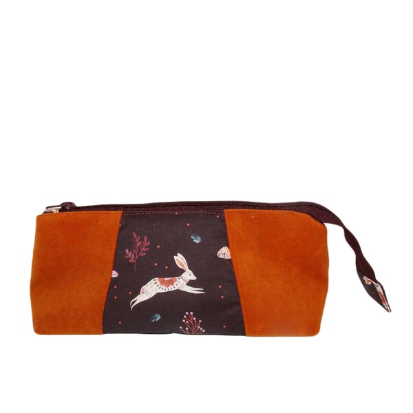 Trousse pour femme en tissu aubergine avec des lapins, faux cuir aubergine et tissu d'ameublement orange brûlé, pochette à maquillage